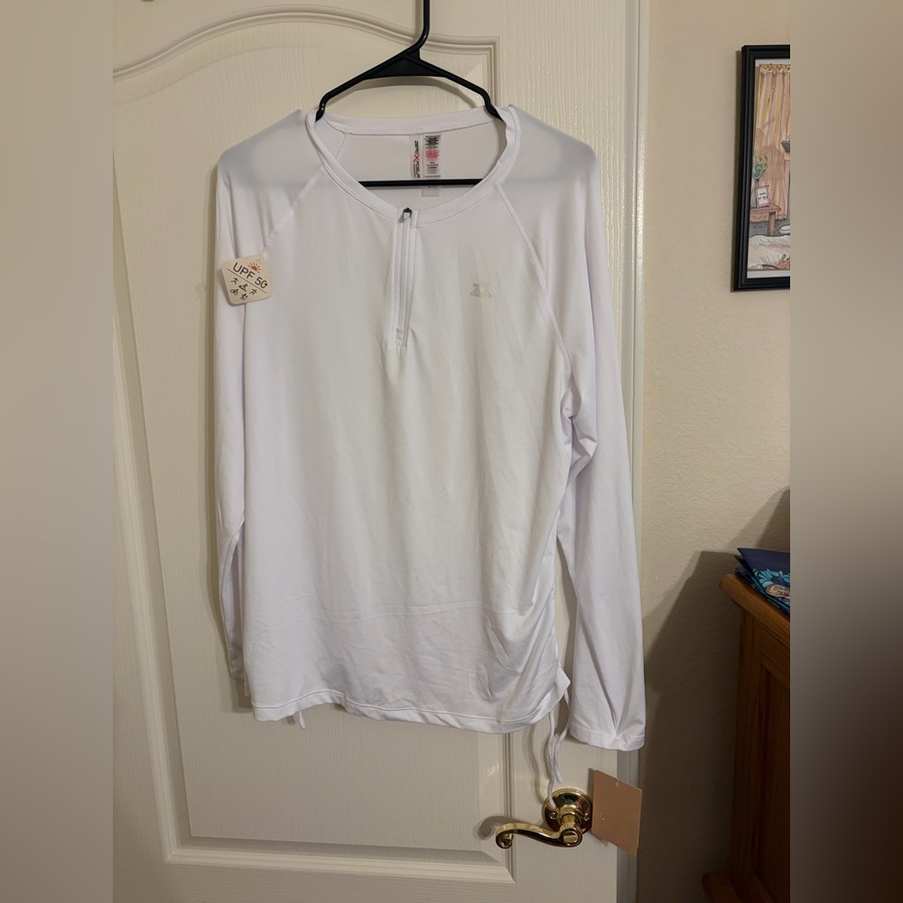 ZeroXposur Women's White Sweatshirt